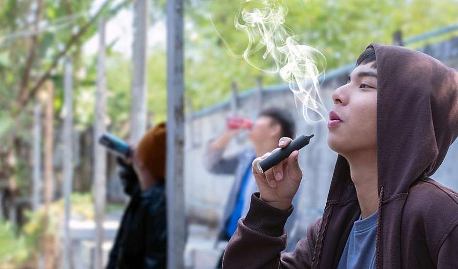 Τέλος στην πώληση αλκοόλ και τσιγάρων σε ανηλίκους