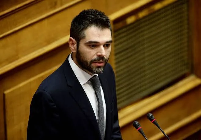 Ο Γιάννης Σαρακιώτης, φαίνεται ότι εξετάζει σοβαρά το ενδεχόμενο να θέσει υποψηφιότητα για τη θέση του περιφερειάρχη Στερεάς Ελλάδας