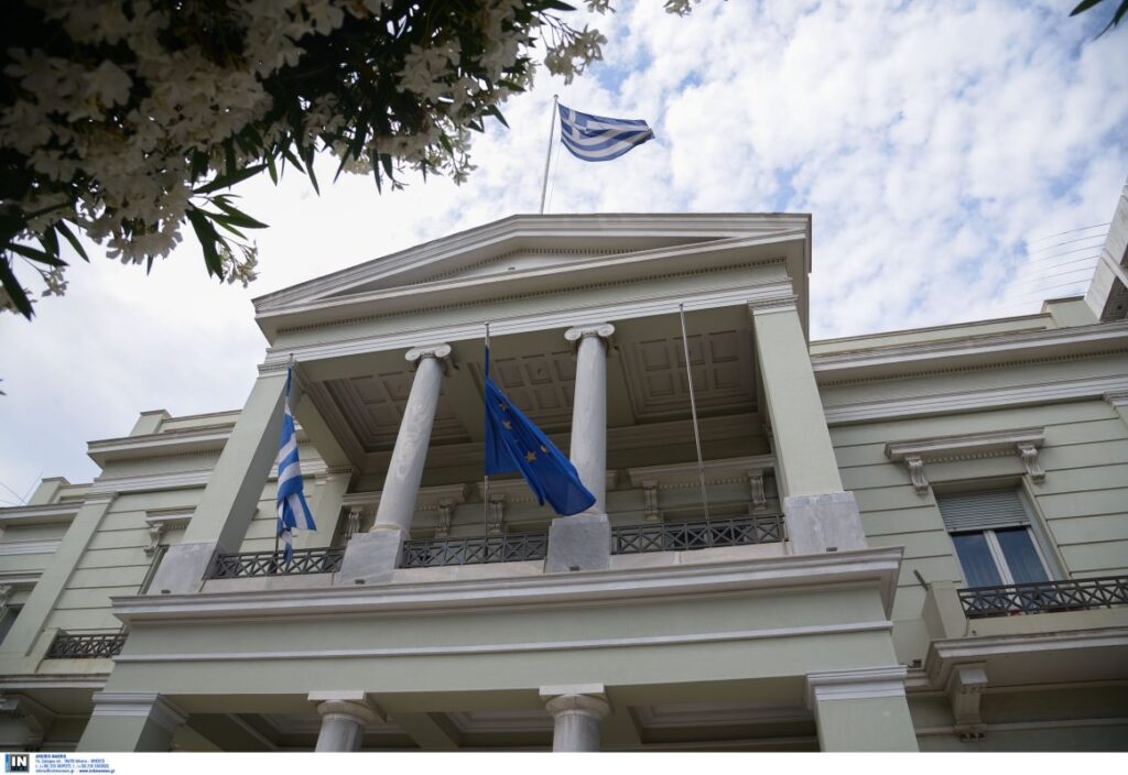 Σκληρή απάντηση Αθήνας στα Τίρανα για χάρτη που δείχνει ελληνικά εδάφη ως αλβανικά