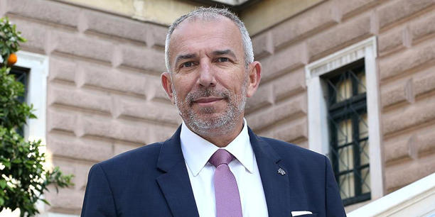 Ενα παραμύθι με πολλούς δράκους…