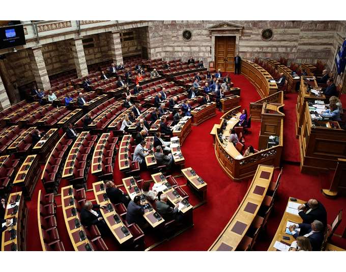Έδωσαν επίδομα επικινδυνότητας στους υπαλλήλους της Βουλής – Έξαλλοι οι πυροσβέστες