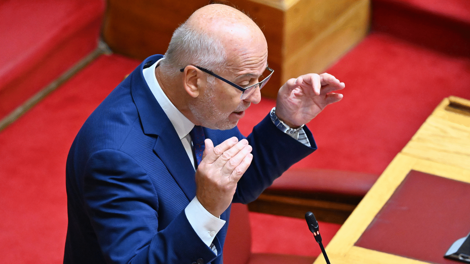 Ενταση με Φλωρίδη και Γιαννούλη: «Εχετε λατρεία προς δολοφόνους και εγκληματίες» – «Είστε πολιτικά αχρείος»