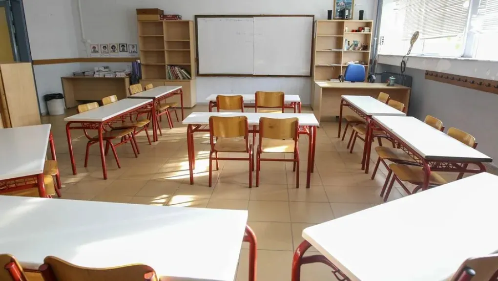 Το υπουργείο Παιδείας τρολάρει: Εξισώνει τους φτωχούς με πολυεκατομμυριούχους ποδοσφαιριστές