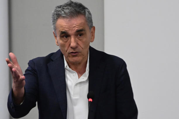 Η εμμονή του Τσακαλώτου με τον Τσίπρα