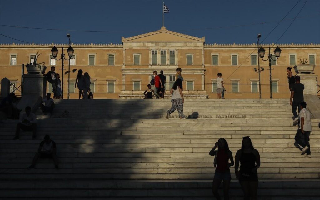 Οι αποταμιεύσεις θέλουν και επιτόκια