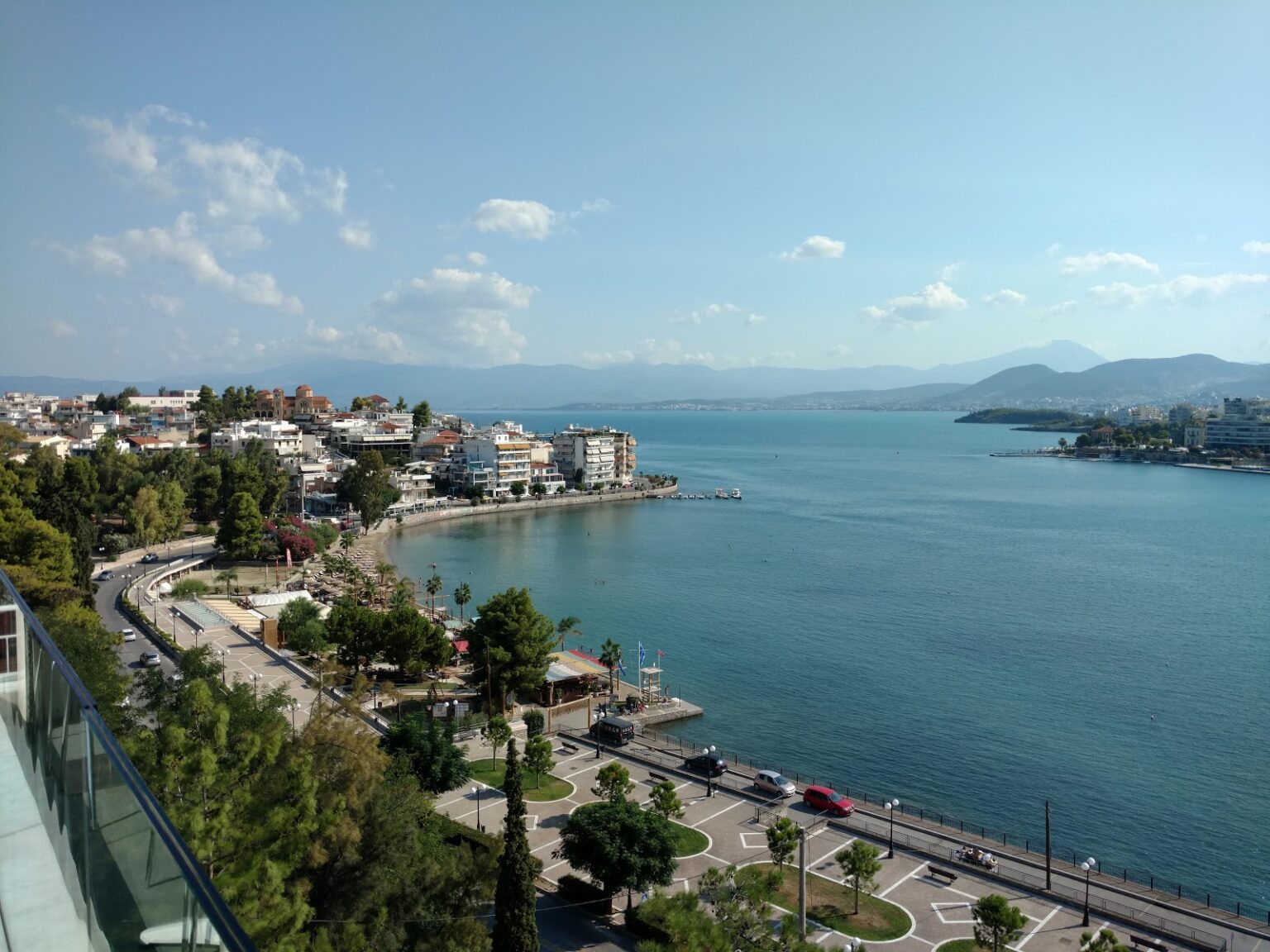 Εικόνα εγκατάλειψης στη Βοιωτική Ακτή της Χαλκίδας