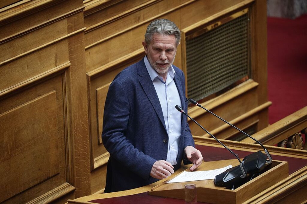 Αντιπαιδαγωγικές, στο πόδι, και εντελώς αψυχολόγητες συγχωνεύσεις τμημάτων σε σχολεία της Αθήνας