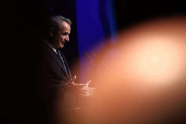 Τέσσερα πλήγματα για την κυβέρνηση σε 24 ώρες