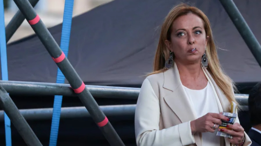 «Θεριακλού» η Meloni: Θα σκοτώσω κάποιον εάν σταματήσω το κάπνισμα