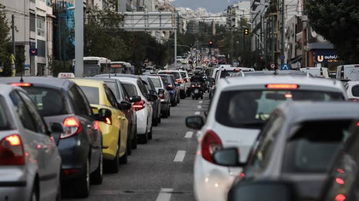 Ποιοι πρέπει να παραδώσουν το χάρτινο δίπλωμα οδήγησης μέχρι το τέλος του έτους