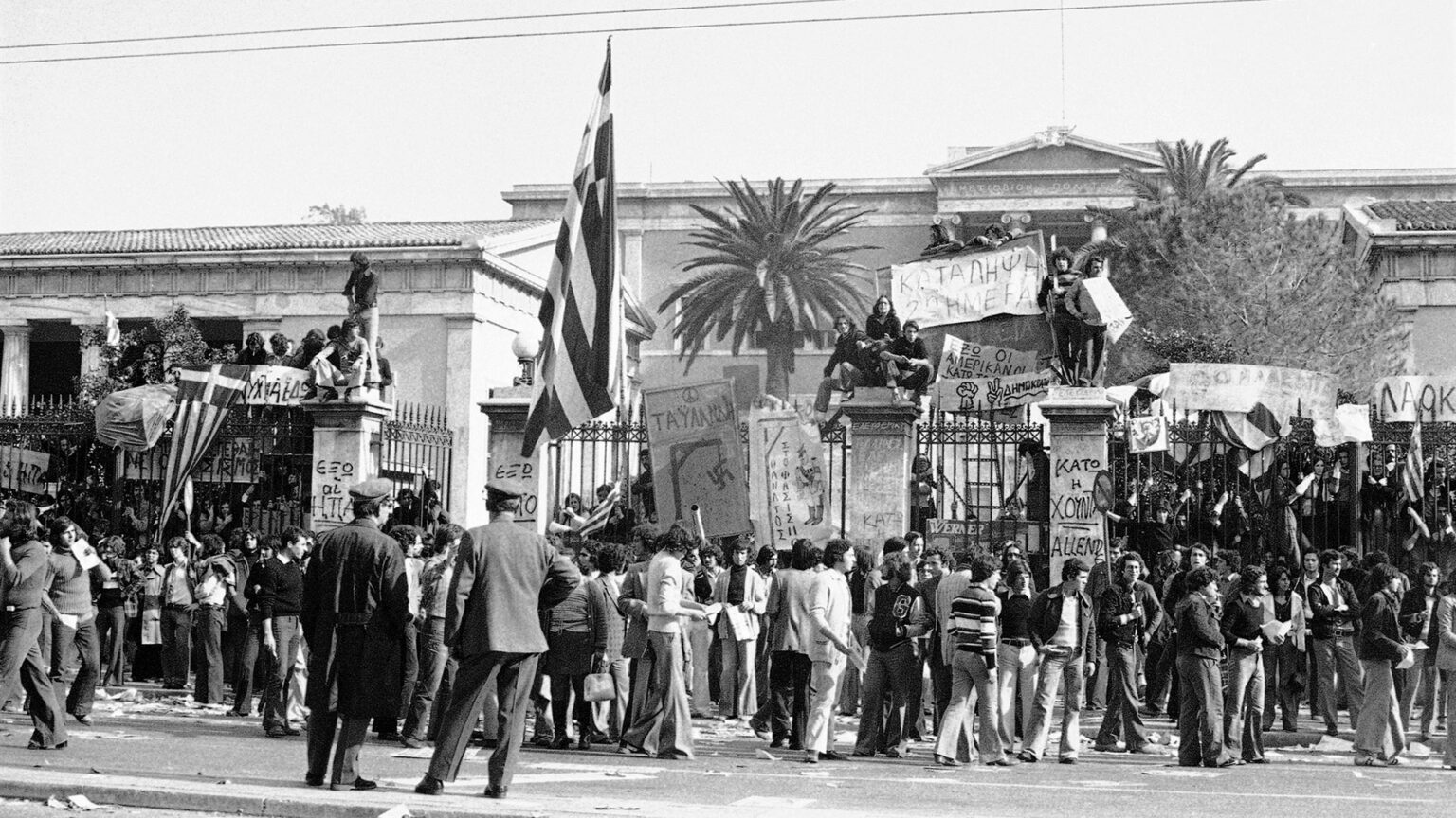 Μεταπολίτευση: Ίσως Ήρθε η Ώρα να Κλείσει ο Κύκλος
