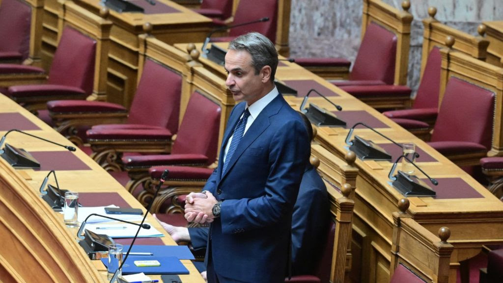 Μητσοτάκης: Σαν τον δραπέτη φεύγει από την οργή της κοινωνίας