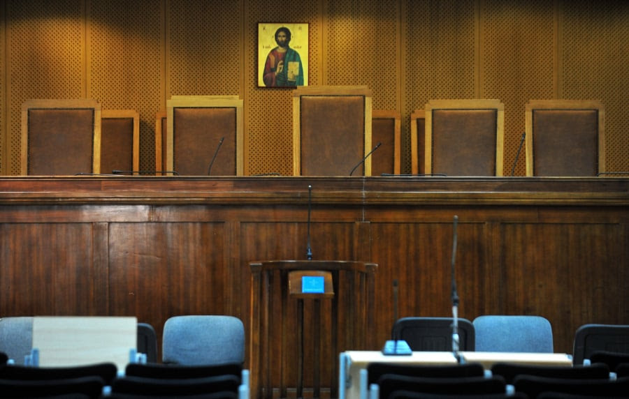 Πότε απαιτείται -και πότε όχι- δικαστική απόφαση για απαλλαγή οφειλών