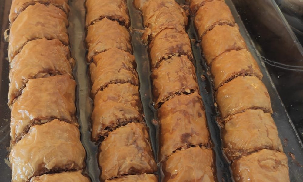 Μπακλαβάς ρολό (τυλιχτός) από την Εύβοια