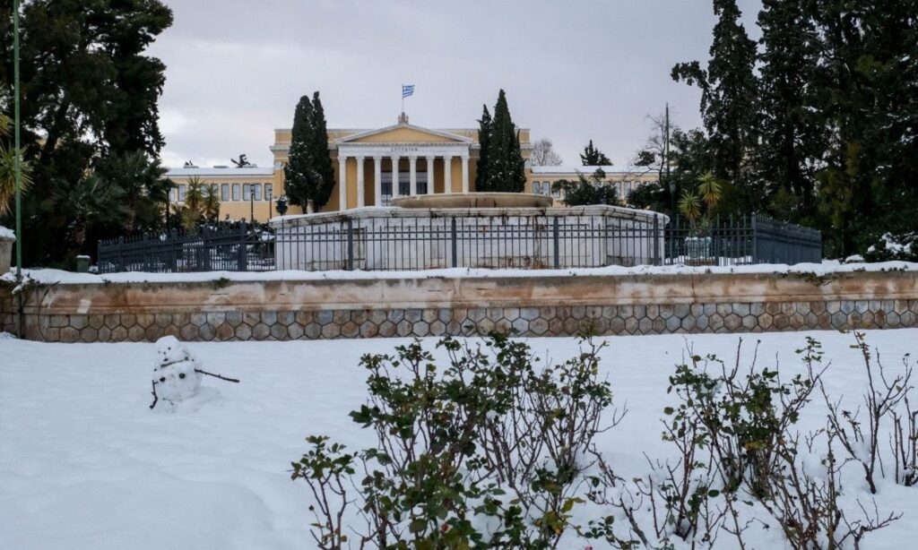 Καιρός: Πόσο πιθανόν είναι να χιονίσει στην Αθήνα – «Ο Γενάρης κρύβει εκπλήξεις» λέει ο Καντερές