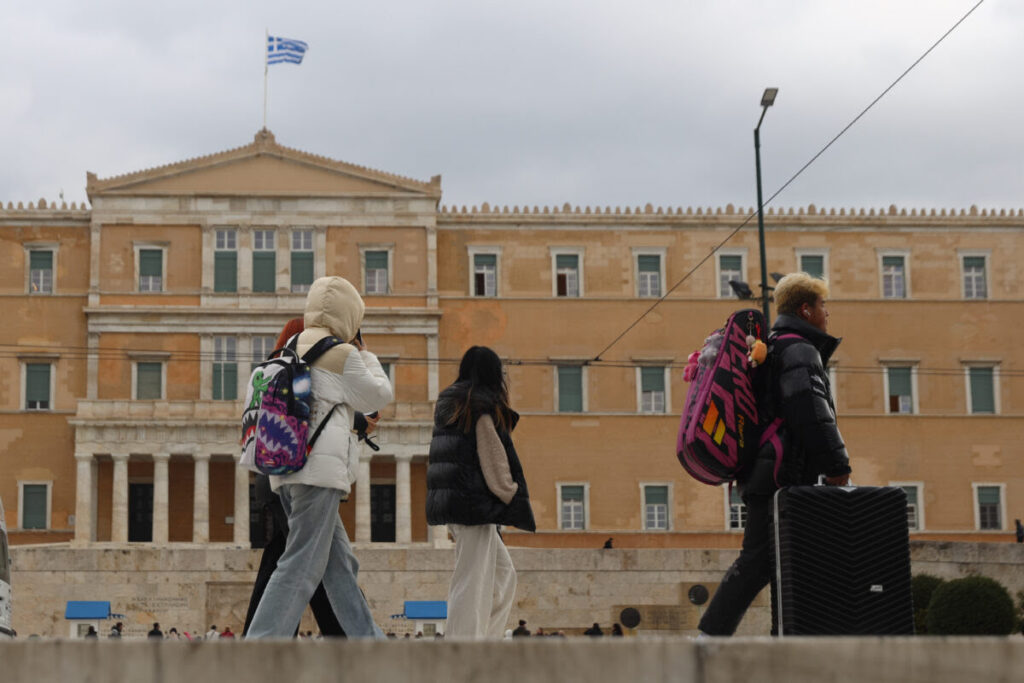 Καιρός Πρωτοχρονιά: Αλλαγή χρόνου με κρύο, παγετό και ισχυρούς ανέμους – Χιόνια και σε ημιορεινές περιοχές