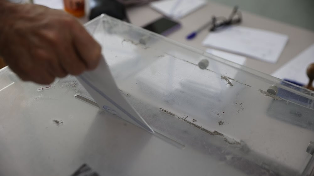 Δημοσκόπηση alco: Οριακή ανάκαμψη για ΝΔ στο 23,6%, στάσιμο το ΠΑΣΟΚ στο 11,6% – Επαναλαμβάνει τα ίδια ο Αλέξης Τσίπρας, λένε επτά στους δέκα