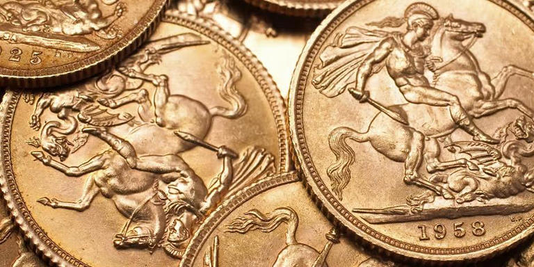 Χρυσή λίρα: Σταθερά πωλητές οι Έλληνες, «ταύροι» οι επενδυτικοί οίκοι