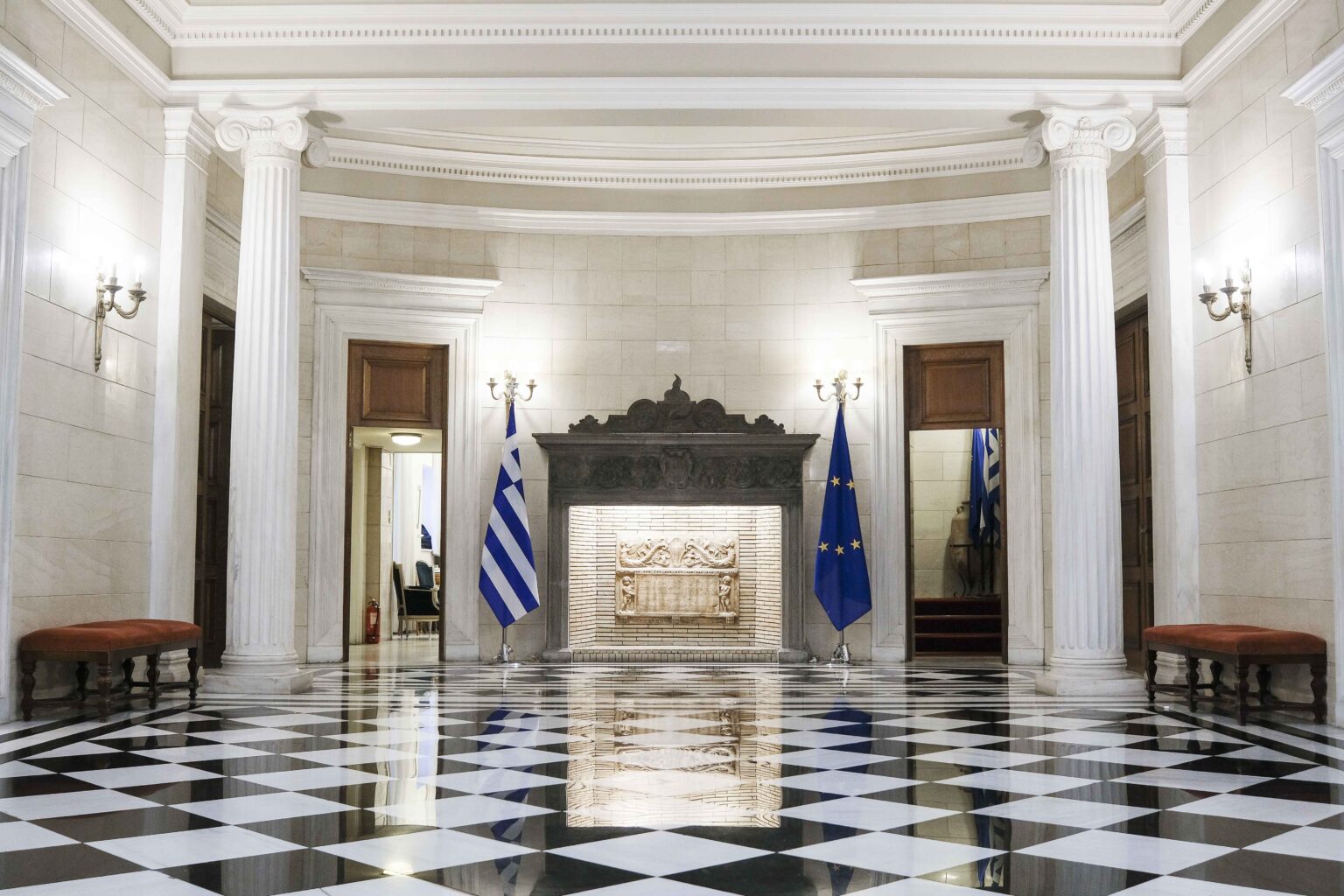 Η κυβέρνηση Μαξίμου ανοίγει την… κερκόπορτα για την «εξαγορά» της Ελλάδας από τις Ηνωμένες Πολιτειες