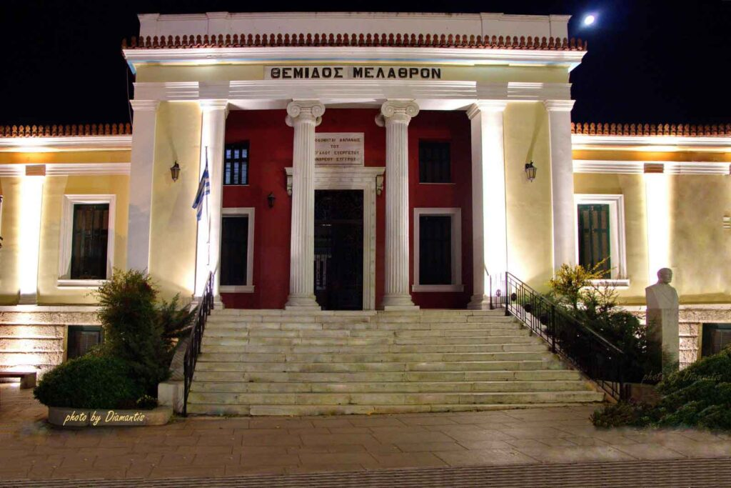Απευθείας αναθέσεις «με οικειότητα» και αγωγές «με πανικό» — αλλά στη Χαλκίδα το έργο δεν πήγε όπως το είχαν γράψει
