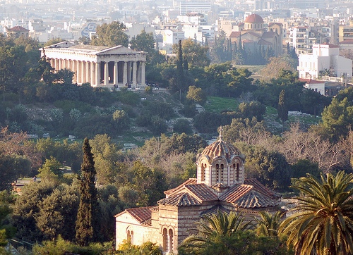 «Ελληνισμός» vs Χριστιανισμός: το ψεύτικο δίλημμα που βολεύει και τους δύο