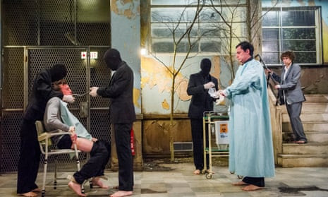 Το Cleansed της Sarah Kane, ένα έργο που στην εποχή του προκάλεσε τριγμούς όχι μόνο στο κοινό, αλλά και στον ίδιο τον θεατρικό κόσμο