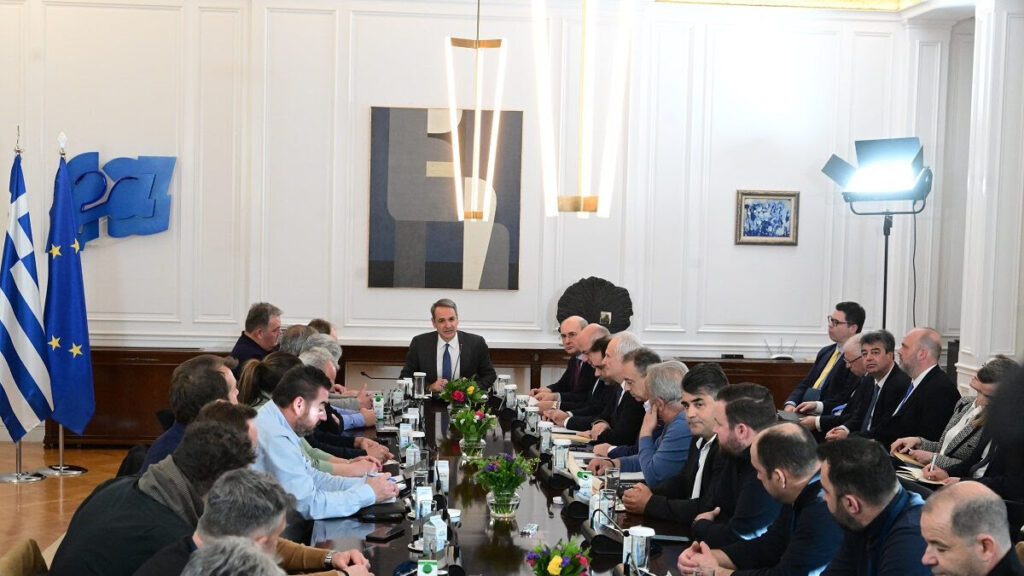 Στο Μαξίμου σήμερα και οι «σκληροί» των μπλόκων: Τα αιτήματα, οι αποκλεισμένοι και η ύστατη προσπάθεια συνεννόησης