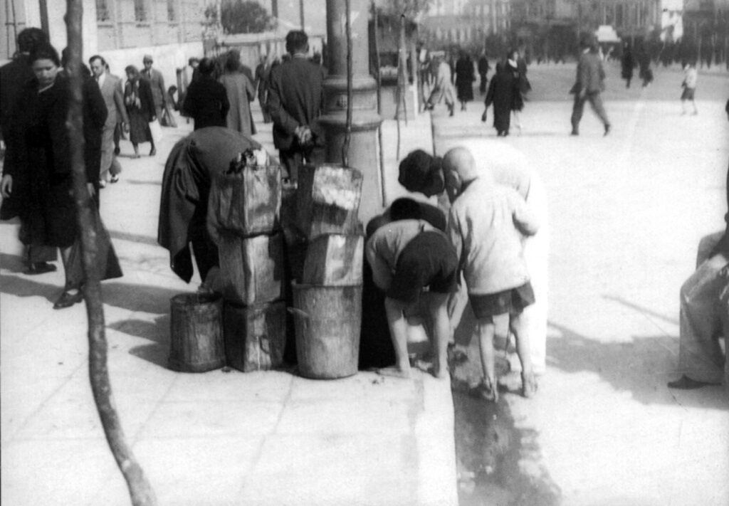 ΟΙ ΦΩΤΟΓΡΑΦΙΕΣ ΠΟΥ ΕΞΕΥΤΕΛΙΣΑΝ ΤΗ ΘΕΩΡΙΑ ΤΩΝ ΔΥΟ ΑΚΡΩΝ