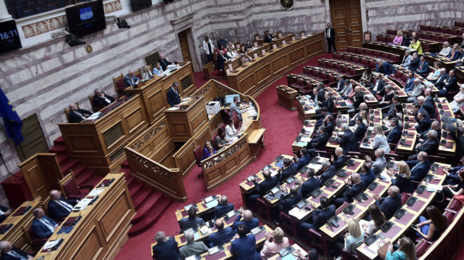 Αναθεώρηση του Συντάγματος χωρίς εφαρμογή του ισχύοντος; Ένα θεσμικό παράδοξο