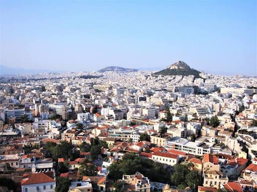 Το «τζάμπα» δεν πέθανε — απλώς δεν το πληρώνουν οι ίδιοι