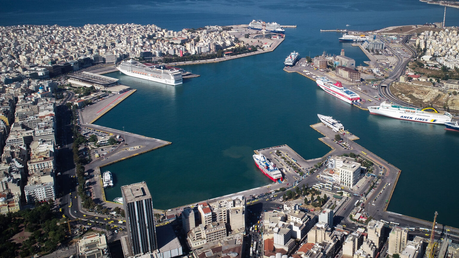 Οικονομικός Πόλεμος για τον Πειραιά: Τελεσίγραφο 180 Ημερών στην Ελλάδα
