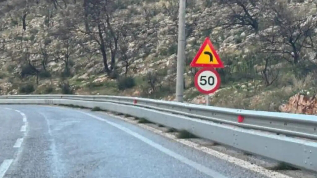 Εκτροπή φορτηγών Ελευσίνα – Θήβα: «Φορτώνετε 5.000 νταλίκες σε έναν δρόμο με εικονοστάσια»