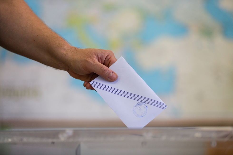 Πρόωρες κάλπες για να σωθεί η εξουσία