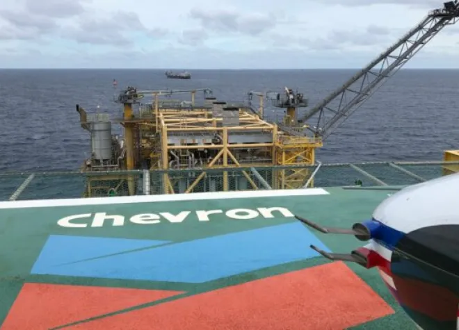 Chevron στην Κρήτη: συμφωνίες με σκιές, ερωτήματα για κυριαρχία και φόβοι για προεκλογικό πυροτέχνημα