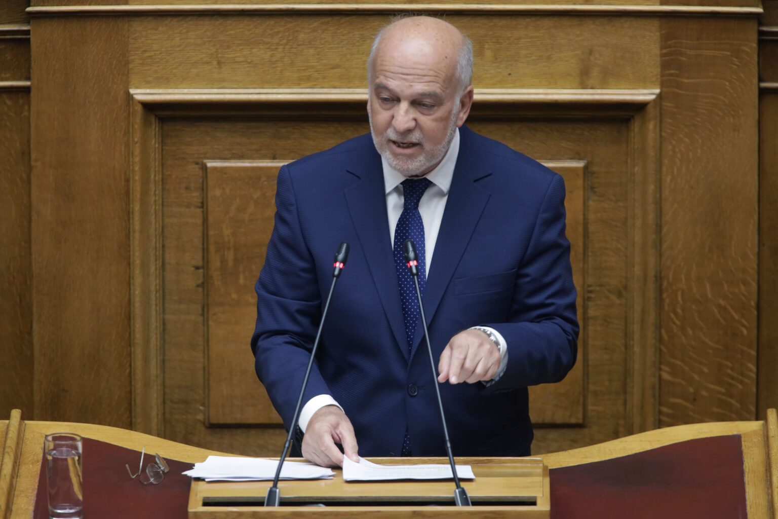 Όταν η εξουσία μιλά σαν να της ανήκει και η Δικαιοσύνη