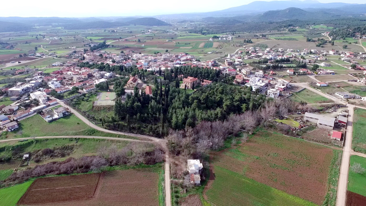 Ξεκίνησαν οι εργασίες για την παιδική χαρά και, στη συνέχεια, για την πλατεία της Τριάδας.