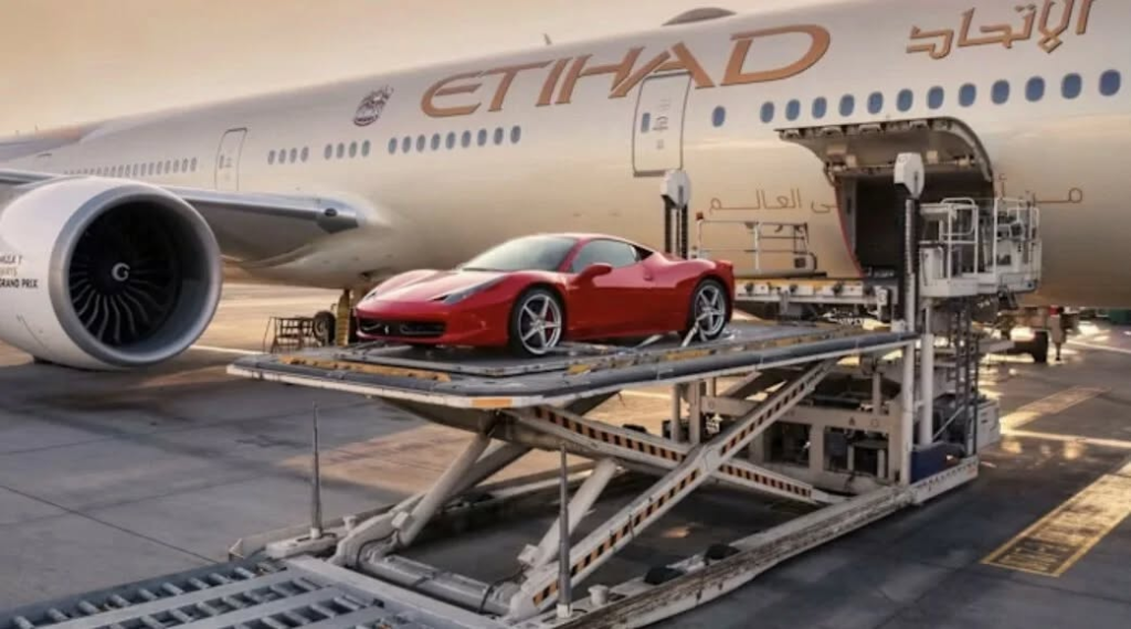 Είναι αλήθεια ότι η Ferrari μεταφέρει τα πολυτελή αυτοκίνητα της σε πλούσιους αγο-ραστές της Μέσης Ανατολής… αεροπορικώς;