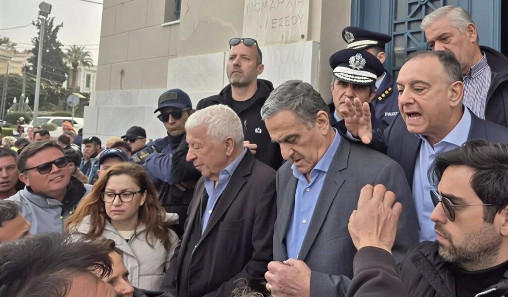 ΤΟΝ «ΕΞΑΦΑΝΙΣΑΝ» ΑΠΟ ΤΗΝ ΠΙΣΩ ΠΟΡΤΑ