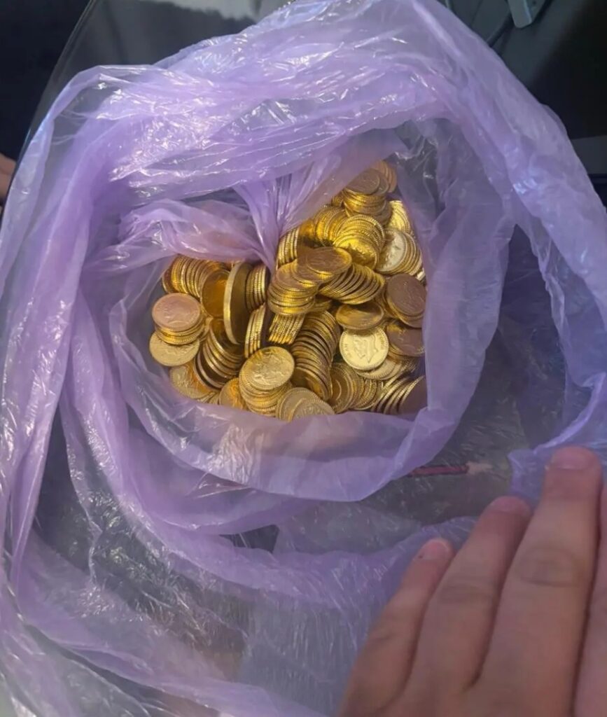Το πραγματικό σκάνδαλο δεν είναι η καταγωγή τους – είναι το κράτος που κάνει πως δεν βλέπει