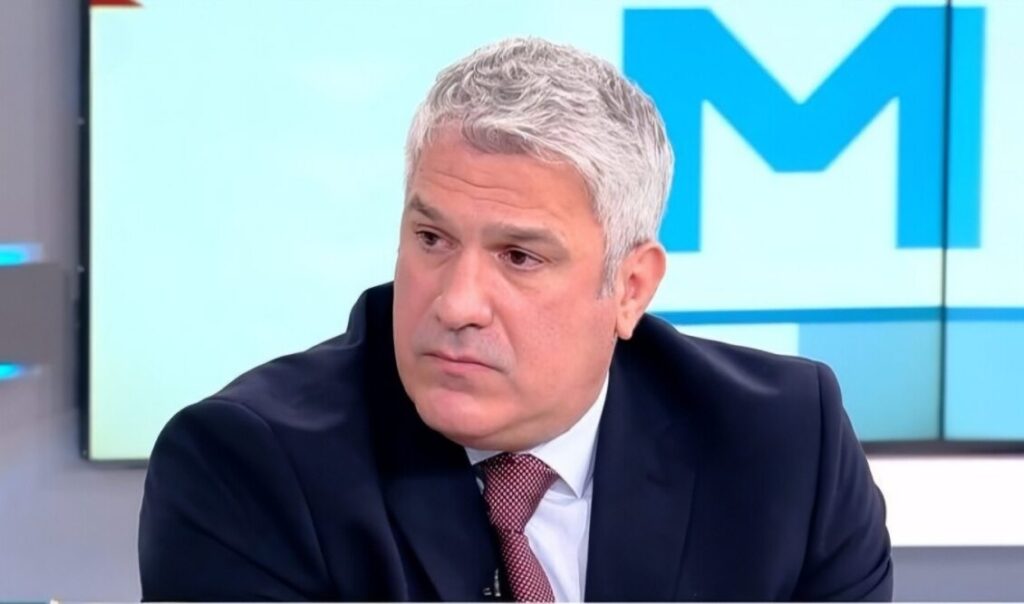 Ο Χαριτάτος τους ξεγύμνωσε on air: όχι, το πρόβλημα δεν είναι οι λέξεις — είναι το καθεστώς της ντροπής