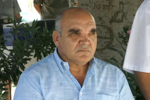 Θανάσης Ζαφειρίου: ο άνθρωπος που πήδηξε από το φλεγόμενο “Νίκη 4” και έζησε για να θυμίζει το εθνικό τραύμα