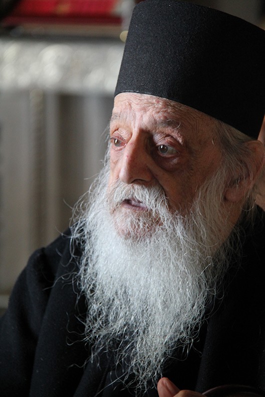 «Θέλω να το λες στον κόσμο: η πίστις μας είναι ολοζώντανη» – Η συγκλονιστική μαρτυρία του Γέροντος Νεκταρίου Βιτάλη