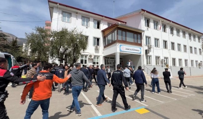 Μακελειό σε σχολείο στην Τουρκία: 9 νεκροί και 13 τραυματίες στο ΚαχραμανμαράςΝεκρός και ο 14χρονος δράστης – Σε πλήρη εξέλιξη η έρευνα των αρχών