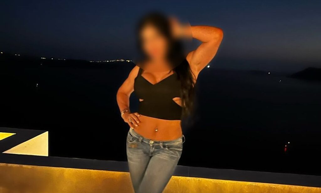 Κορωπί: Τρεις φορές πάνω από το όριο αλκοόλ σε 48χρονη influencer – Καταδίωξη, αυτόφωρο και 78 χάπια στο όχημα
