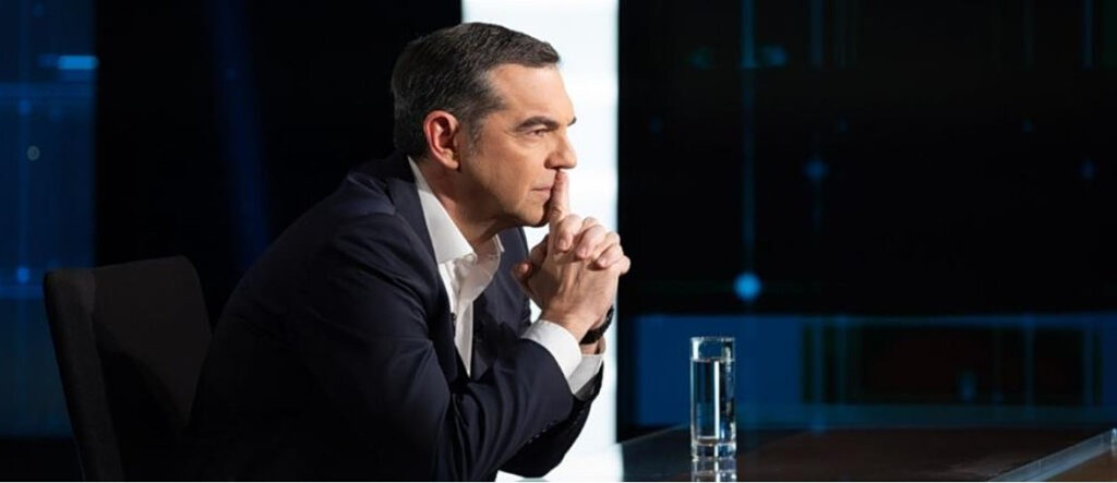 Τσίπρας: ξανασερβίρει το 2015 ως “κορυφαία στιγμή” και ζητά δεύτερη ευκαιρία πάνω στα αποκαΐδια