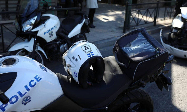Καταδίωξη στη Χαλκίδα: Παράτησαν τη μηχανή και χάθηκαν στο σκοτάδι
