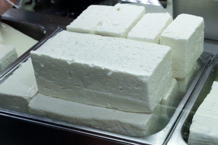 Ανάκληση φέτας λόγω Listeria: Τι πρέπει να προσέξουν οι καταναλωτές
