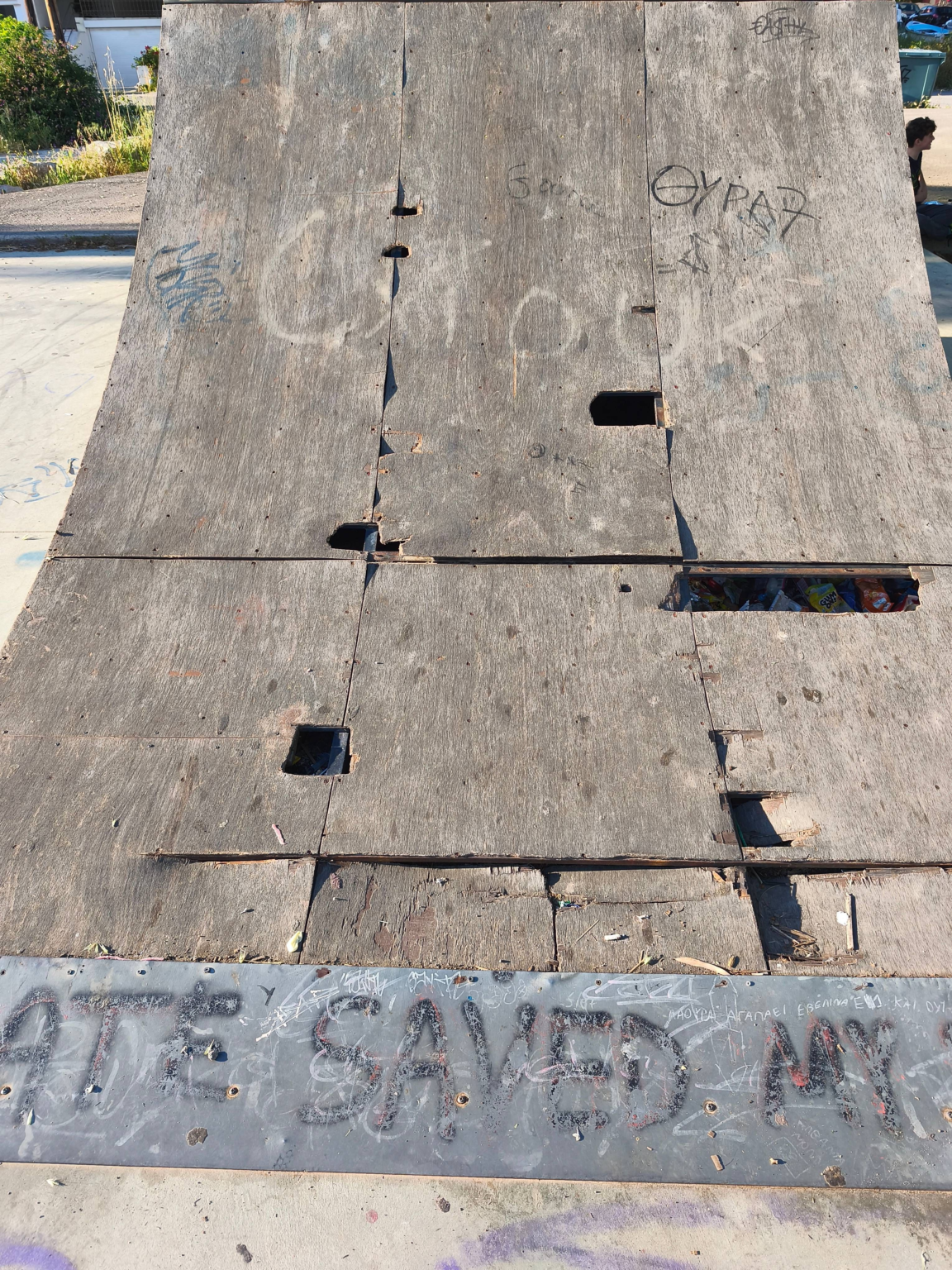 Νέα Αρτάκη: Παιδιά κάνουν skate πάνω σε παγίδες – Πού είναι ο αρμόδιος Αντιδήμαρχος;