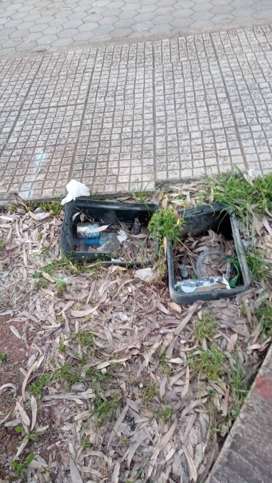Πάρκο Λαού: το κουφάρι της δημοτικής βιτρίνας στην είσοδο της Χαλκίδας