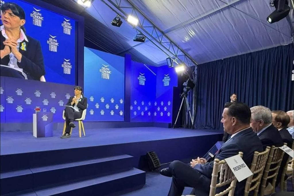 Η εικόνα της θεσμικής γύμνιας
